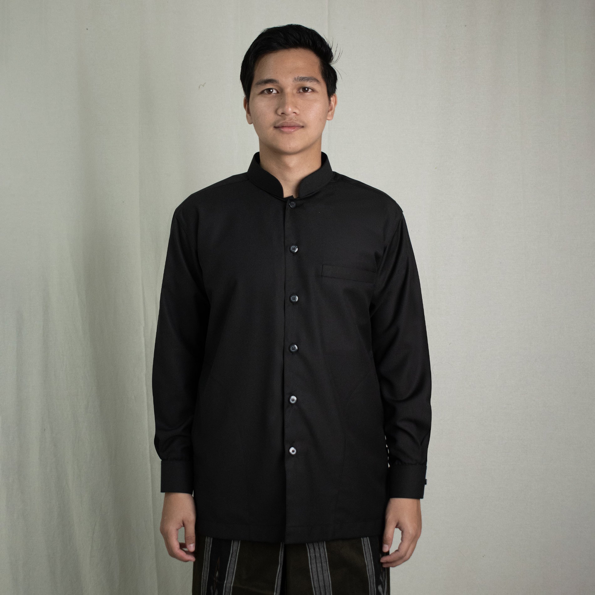 Qomar Cuff Semiwool Black